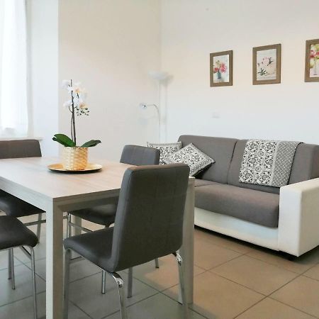 Appartamento Aida - Near The Center With Private Parking E Ac โกโม ภายนอก รูปภาพ