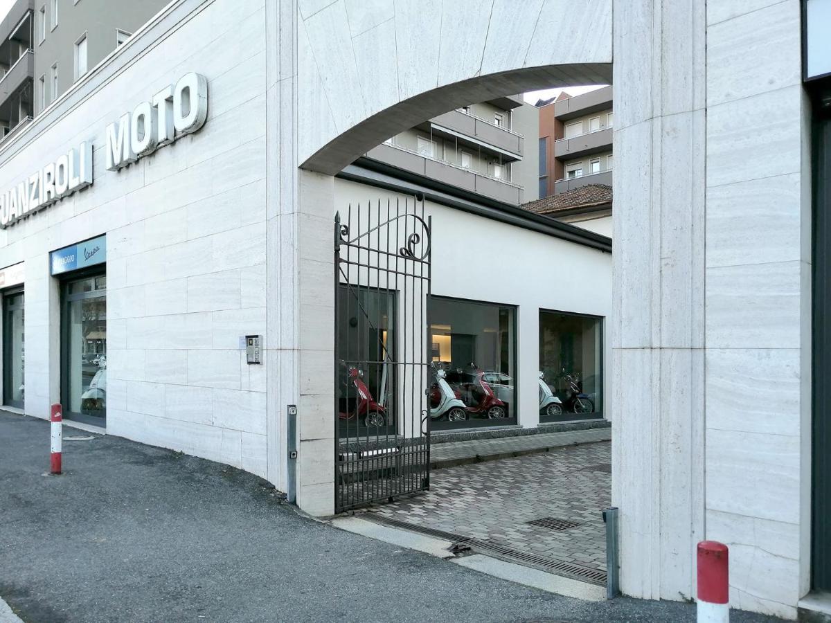 Appartamento Aida - Near The Center With Private Parking E Ac โกโม ภายนอก รูปภาพ