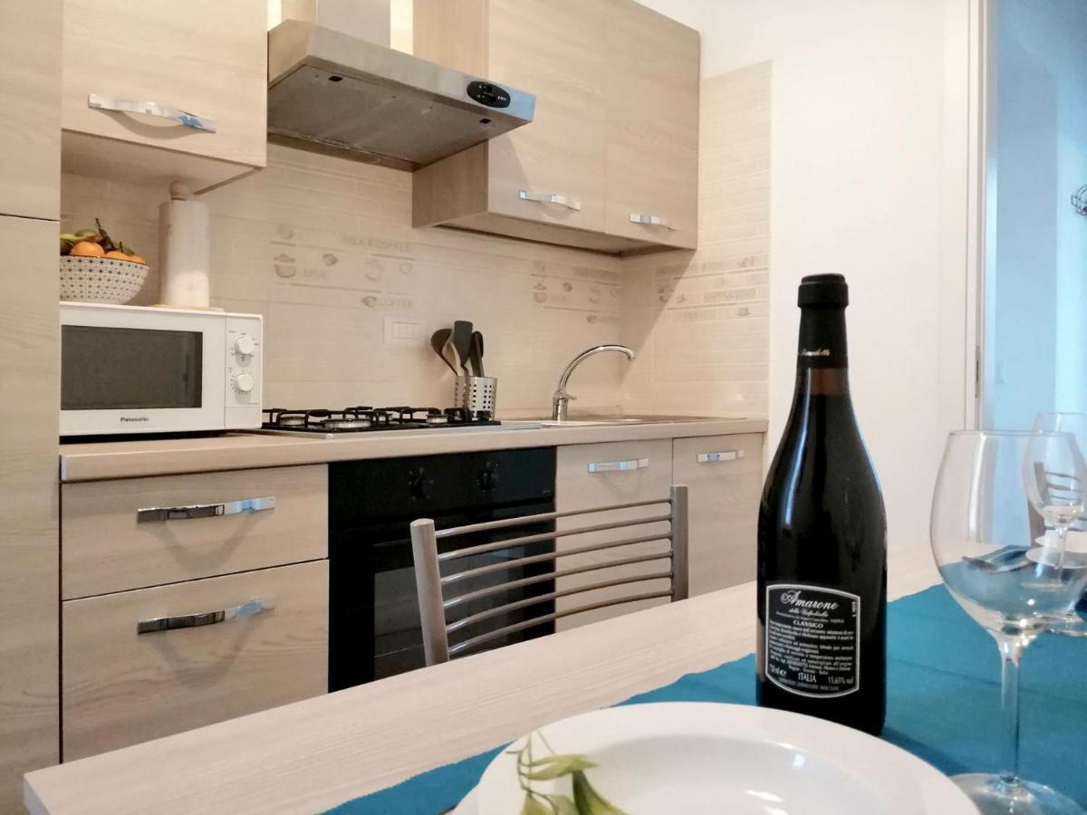 Appartamento Aida - Near The Center With Private Parking E Ac โกโม ภายนอก รูปภาพ