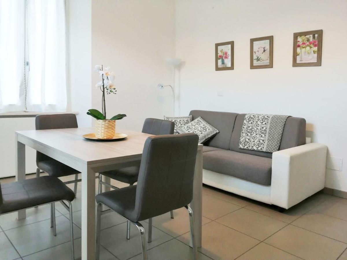 Appartamento Aida - Near The Center With Private Parking E Ac โกโม ภายนอก รูปภาพ
