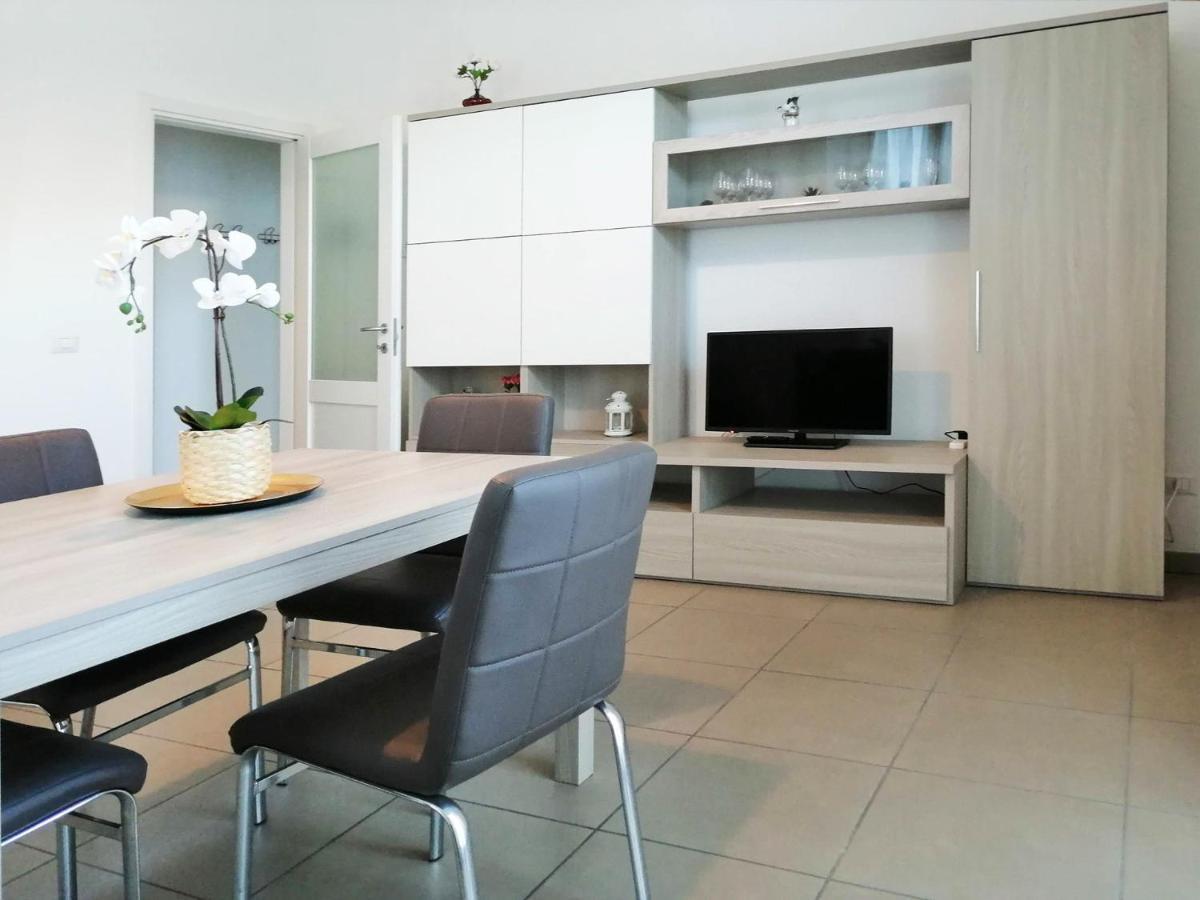 Appartamento Aida - Near The Center With Private Parking E Ac โกโม ภายนอก รูปภาพ