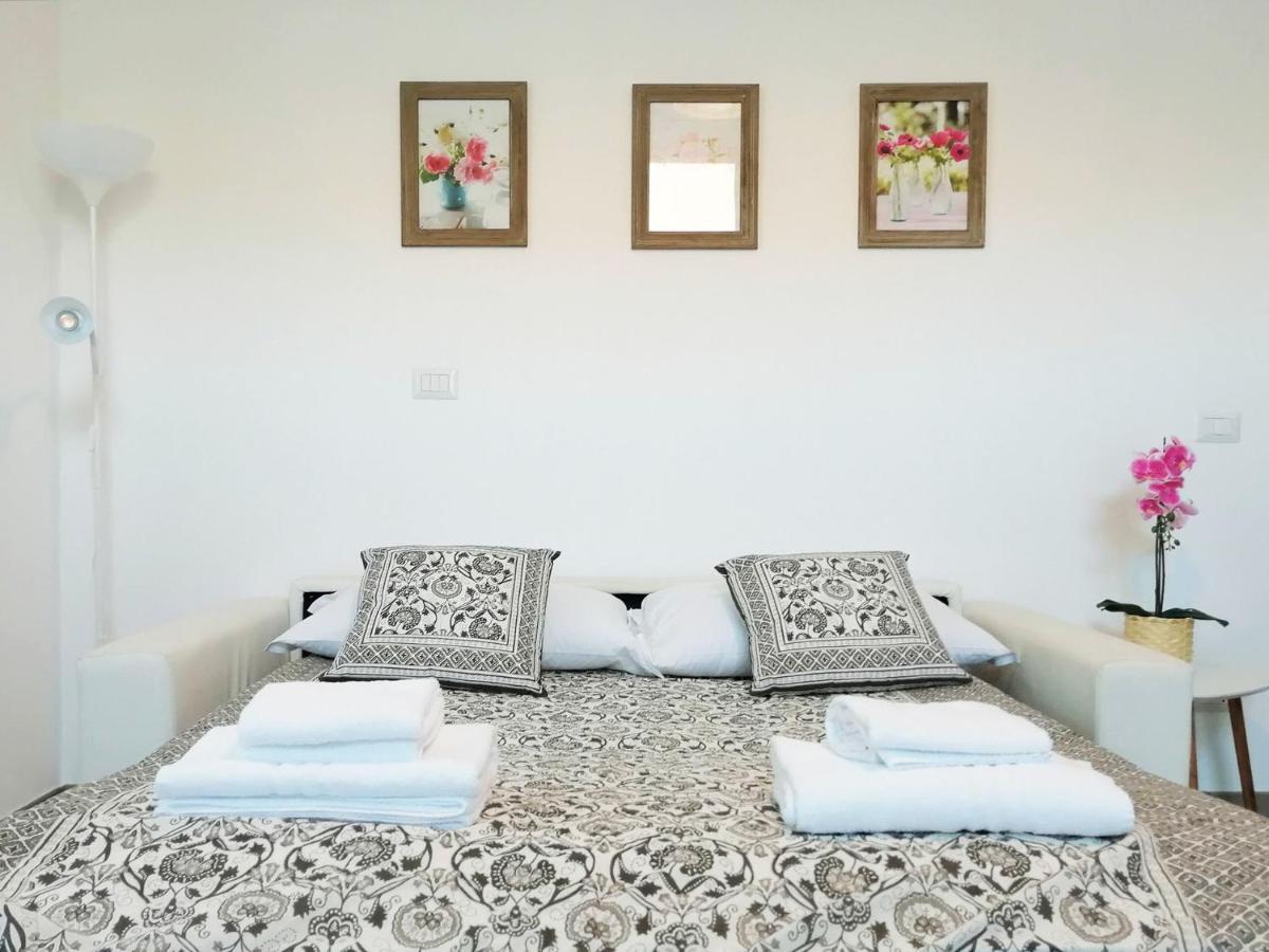 Appartamento Aida - Near The Center With Private Parking E Ac โกโม ภายนอก รูปภาพ